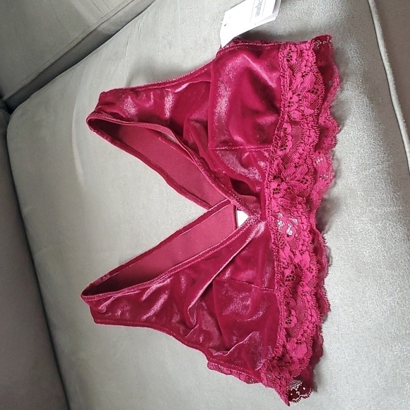 NWT Auden Velvet and lace unlined bralette in berry red size S - Picture 1 of 5